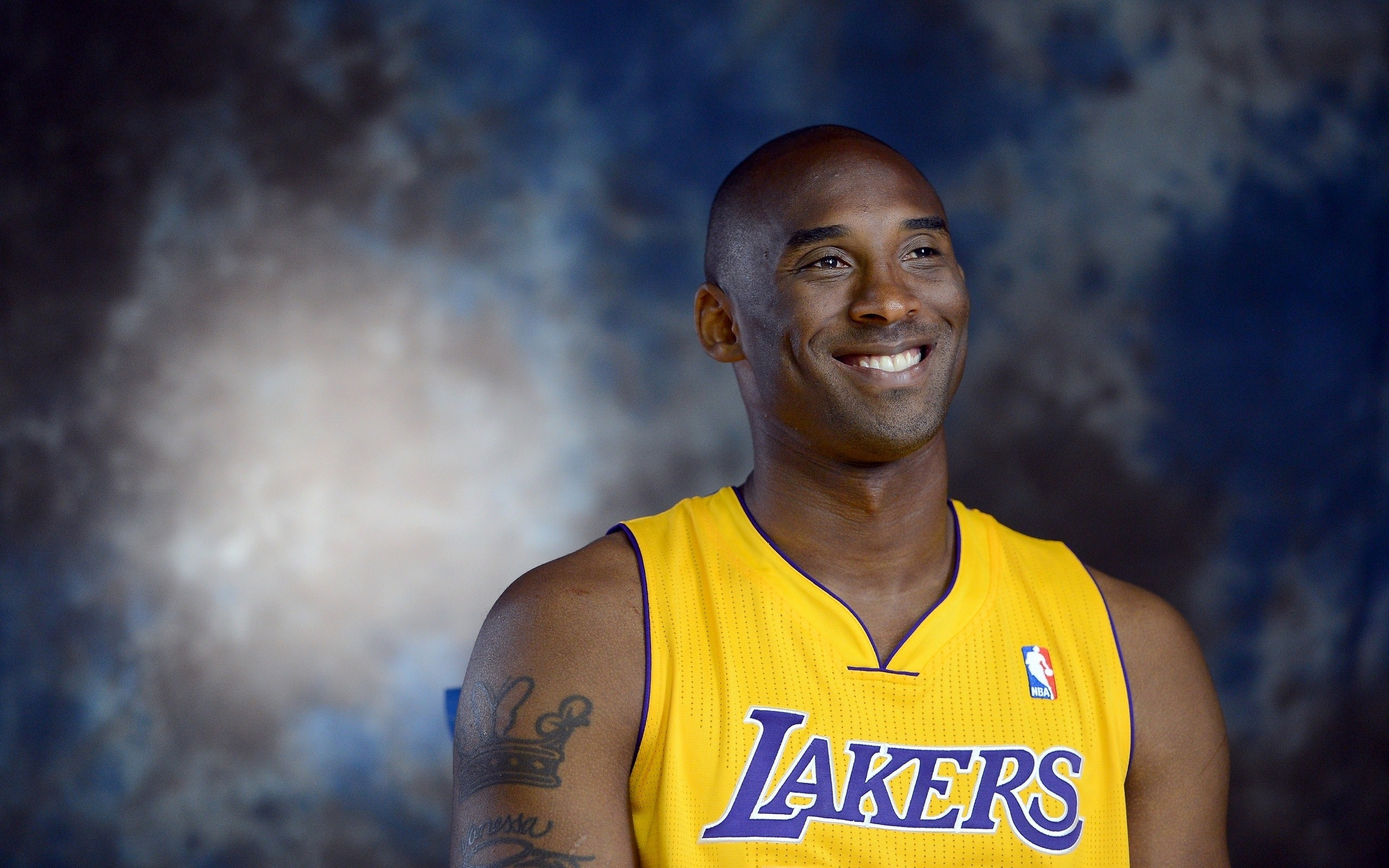 他还是年轻 他还是年轻